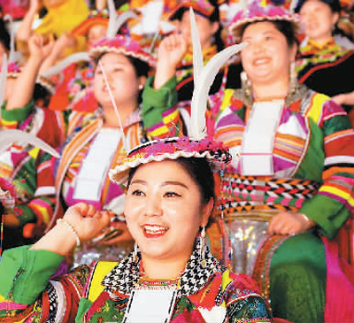 5月7日，紀(jì)念“5·12”汶川大地震慰問演出現(xiàn)場的觀眾。 　　新華社記者 才 揚(yáng)攝