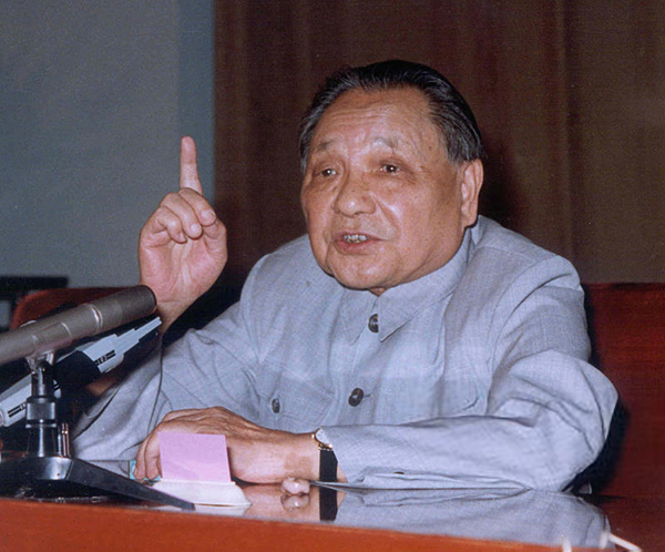 1985年6月4日，鄧小平同志在軍委擴(kuò)大會(huì)議上宣布：中國(guó)人民解放軍減少員額100萬(wàn)