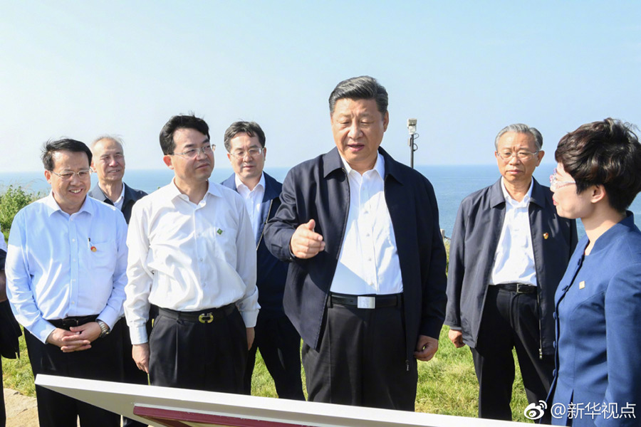 習(xí)近平走進(jìn)社區(qū)食堂問民生