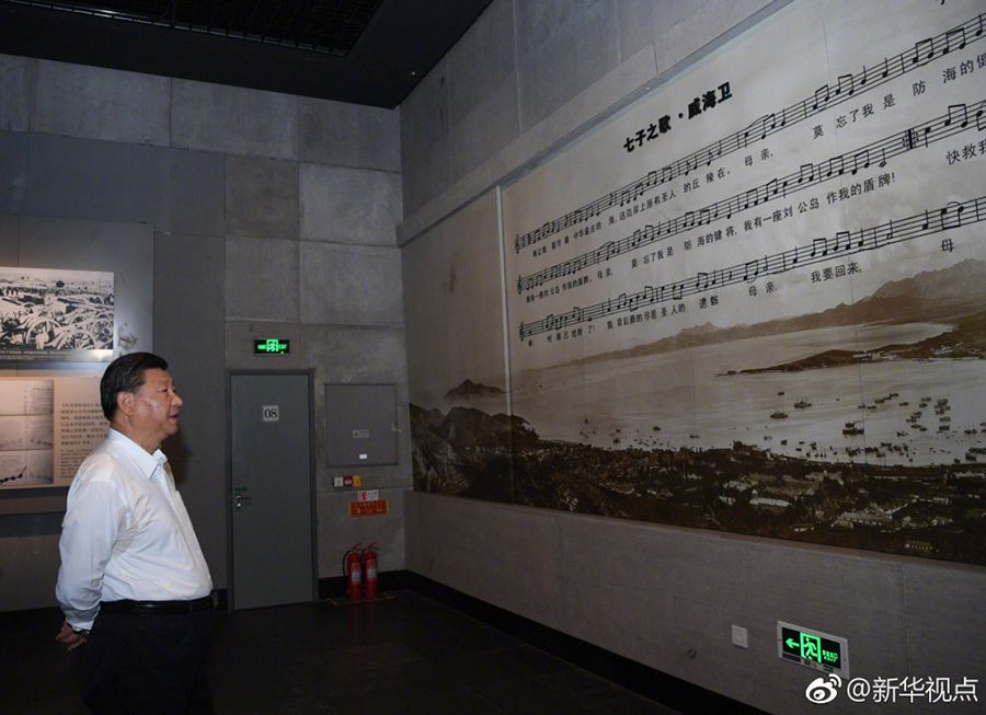 習(xí)近平走進(jìn)社區(qū)食堂問民生