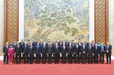 習近平會見出席“全球首席執(zhí)行官委員會”特別圓桌峰會外方代表并