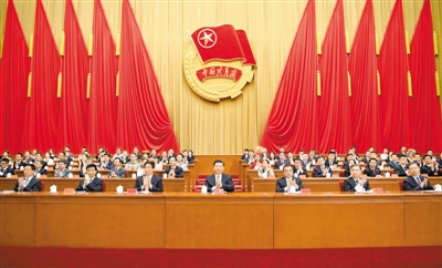 6月26日，中國共產(chǎn)主義青年團第十八次全國代表大會在北京人民大會堂開幕。習近平、李克強、栗戰(zhàn)書、汪洋、王滬寧、趙樂際、韓正等在主席臺就座，祝賀大會召開。 　　新華社記者 李學仁攝